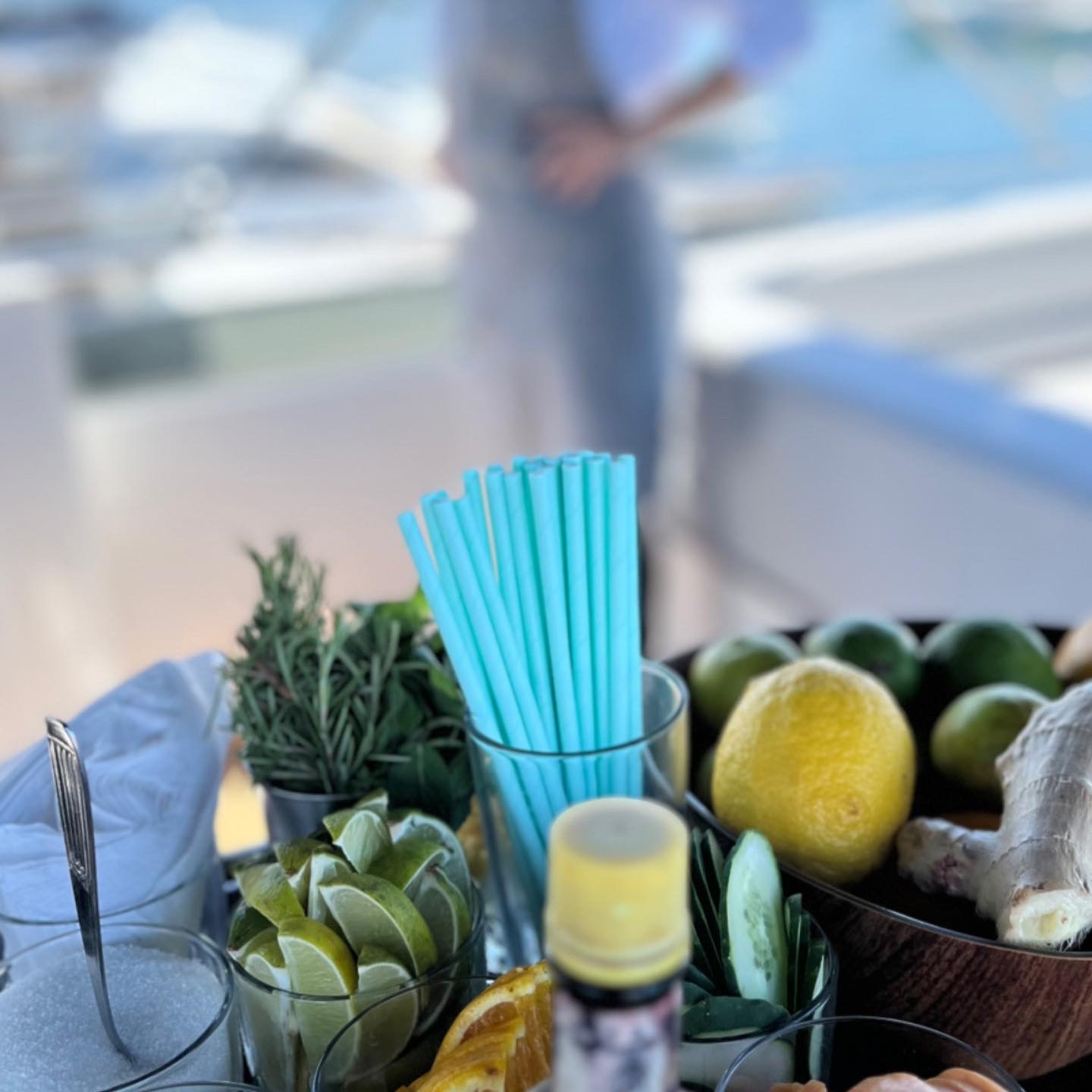 Cada evento es personalizado — desde el catering hasta la ambientación, la música y los traslados a paradores e islas del Delta. Trabajamos con empresas líderes que eligen el Río de la Plata y el Delta del Paraná como escenario para sus reuniones, lanzamientos y celebraciones más importantes.